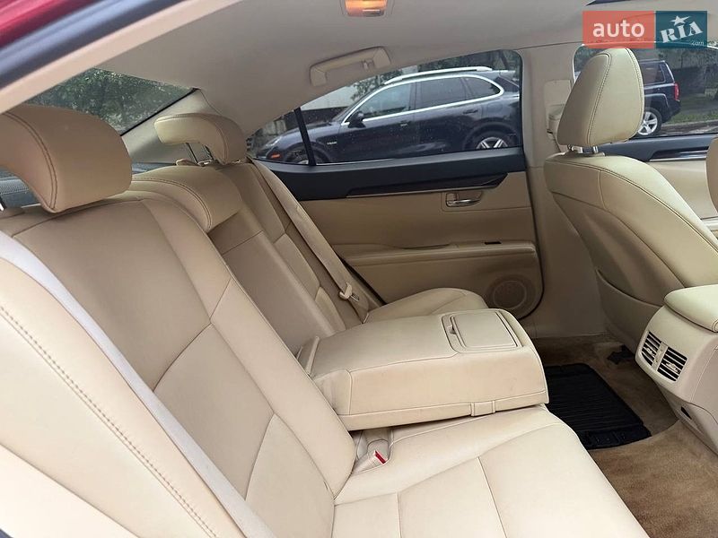 Седан Lexus ES 2012 в Киеве