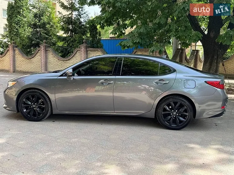Lexus ES
