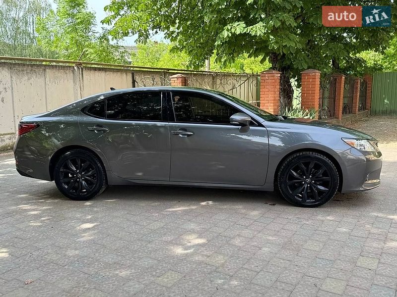 Седан Lexus ES 2012 в Тернополі