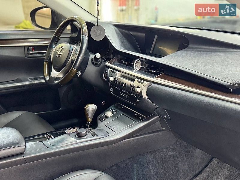 Седан Lexus ES 2012 в Тернополі