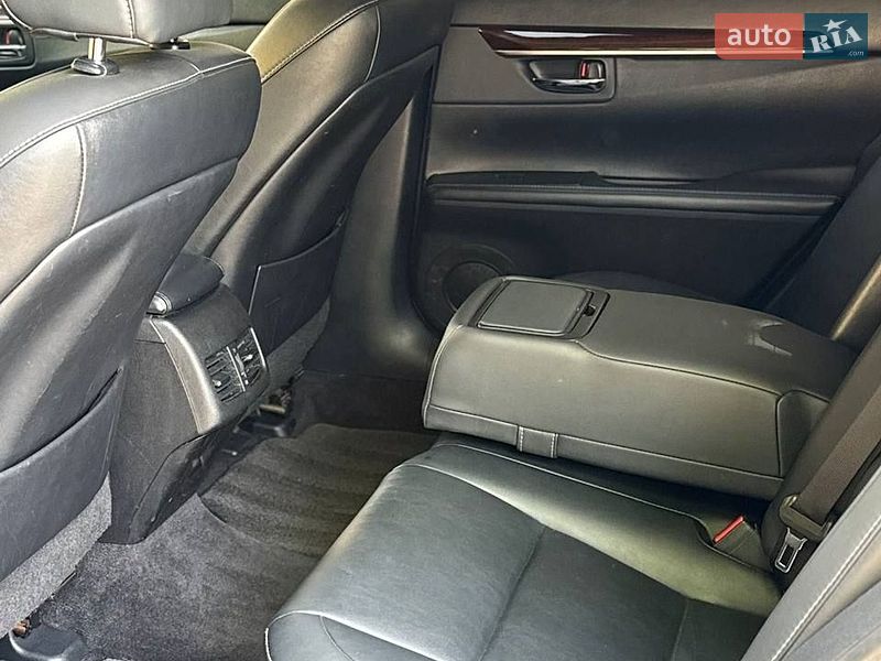 Седан Lexus ES 2012 в Тернополі