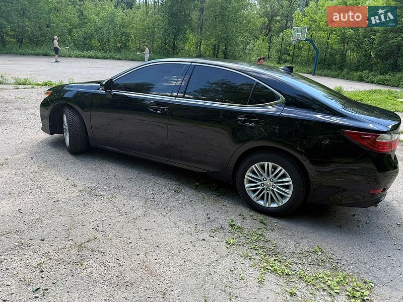 Седан Lexus ES 2015 в Харкові