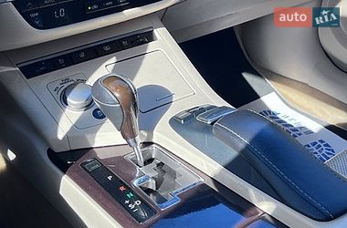 Седан Lexus ES 2012 в Львові