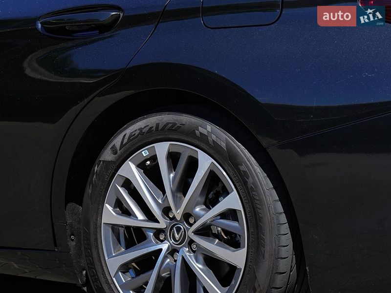 Седан Lexus ES 2024 в Одессе