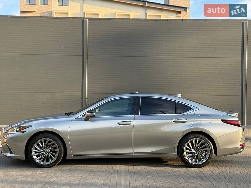 Седан Lexus ES 2023 в Виннице