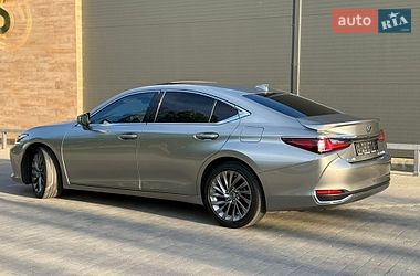 Седан Lexus ES 2023 в Виннице