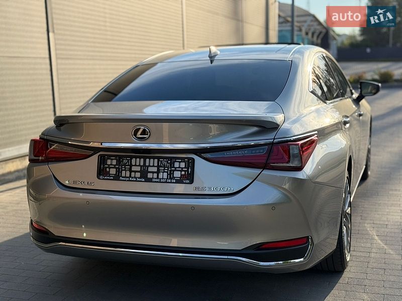 Седан Lexus ES 2023 в Виннице