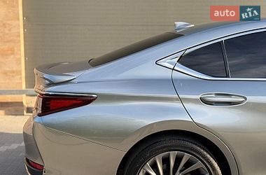 Седан Lexus ES 2023 в Виннице