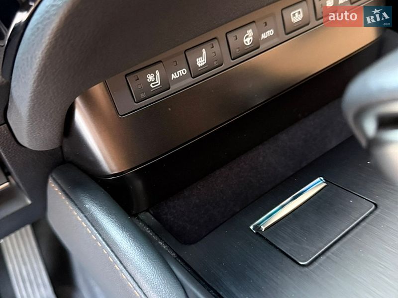 Седан Lexus ES 2023 в Виннице