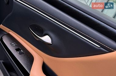 Седан Lexus ES 2023 в Виннице