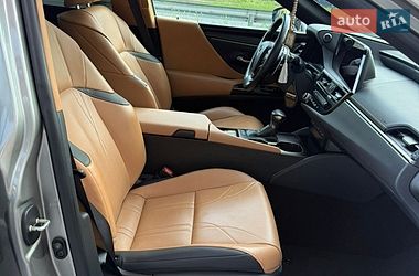 Седан Lexus ES 2023 в Виннице
