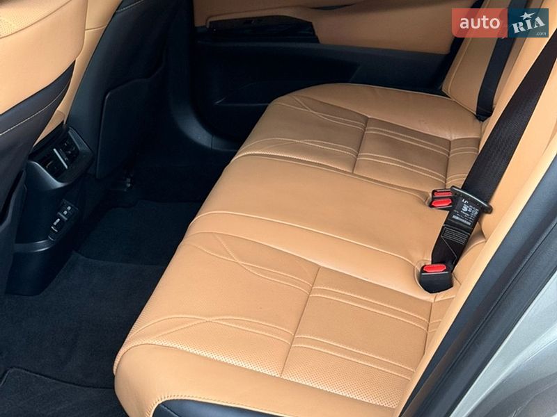 Седан Lexus ES 2023 в Виннице
