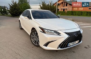 Седан Lexus ES 2019 в Косове