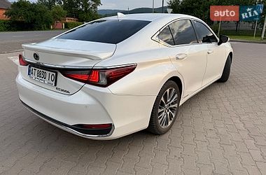 Седан Lexus ES 2019 в Косове