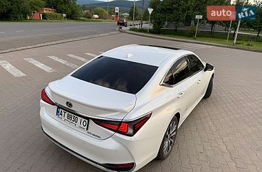 Седан Lexus ES 2019 в Косове
