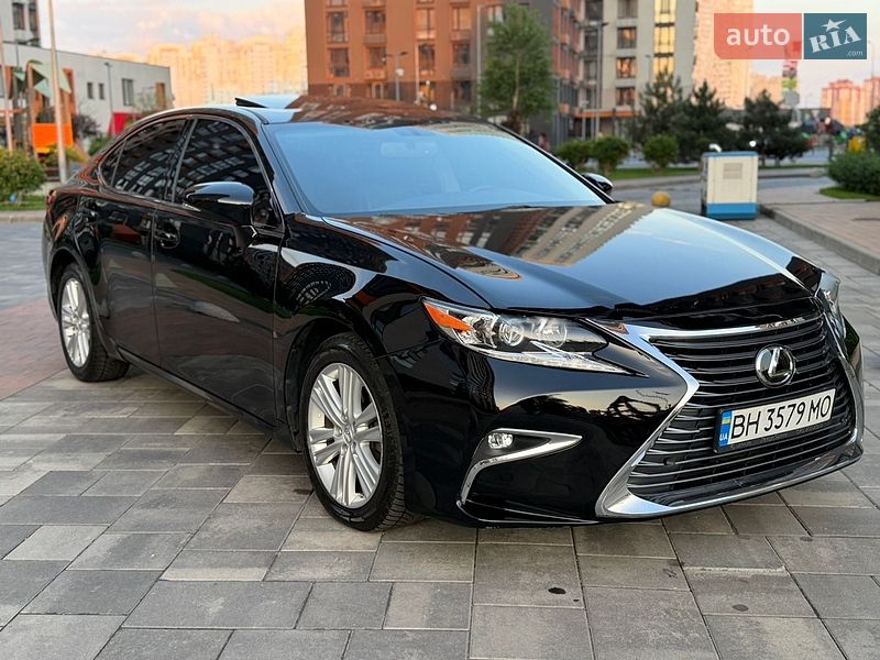 Седан Lexus ES 2015 в Киеве