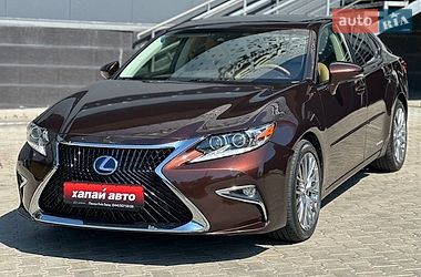 Седан Lexus ES 2016 в Киеве