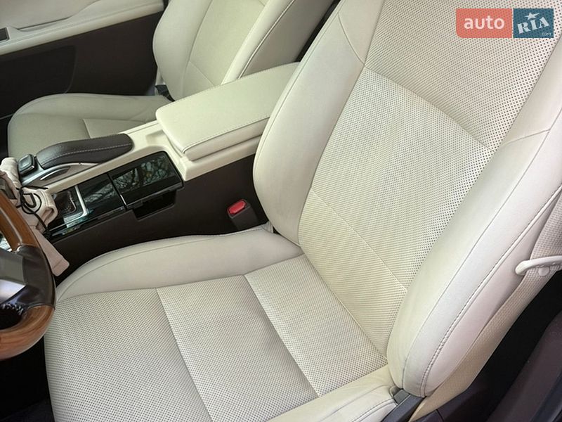 Седан Lexus ES 2015 в Киеве