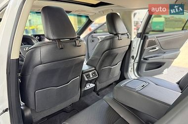 Седан Lexus ES 2019 в Дніпрі
