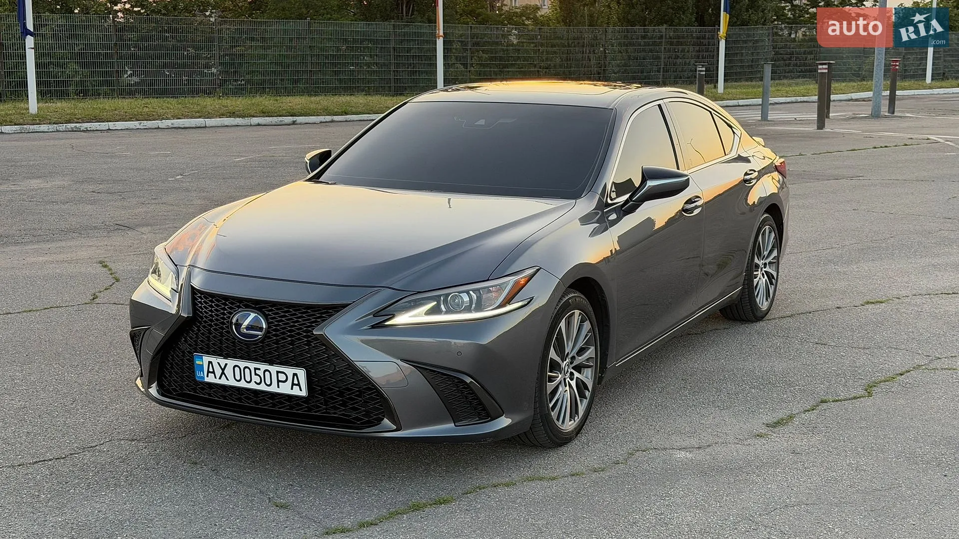2019 Lexus ES - фото 1