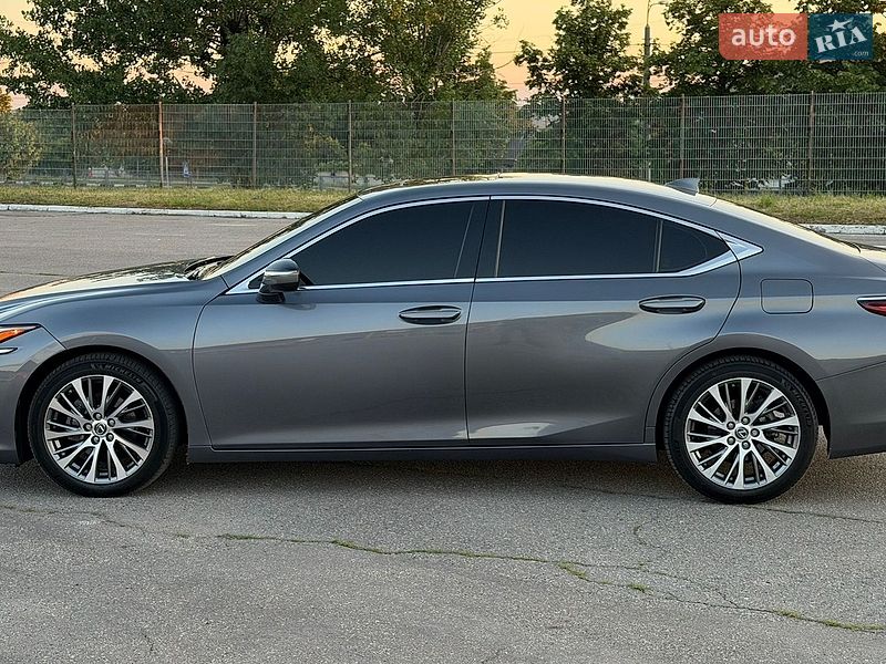 Седан Lexus ES 2019 в Харкові