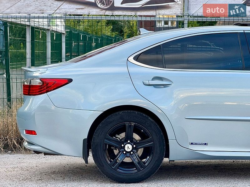 Седан Lexus ES 2012 в Киеве