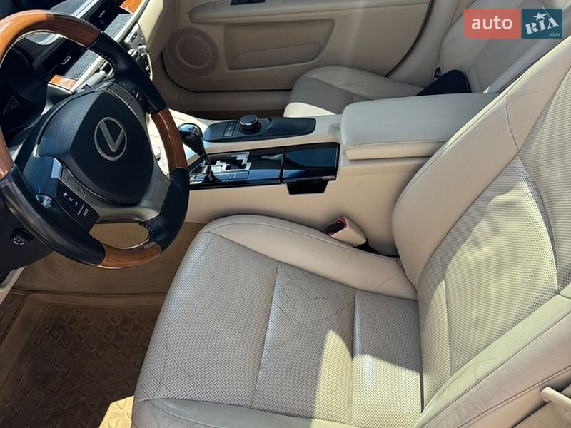 Седан Lexus ES 2012 в Києві