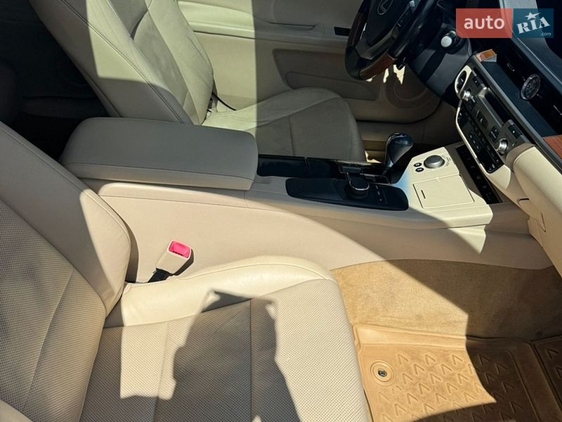 Седан Lexus ES 2012 в Києві