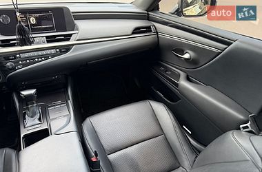 Седан Lexus ES 2019 в Києві
