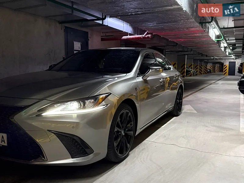 Lexus ES