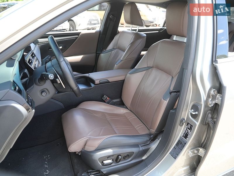 Седан Lexus ES 2023 в Харкові