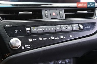 Седан Lexus ES 2023 в Харкові