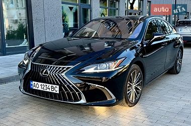 Седан Lexus ES 2024 в Ужгороде