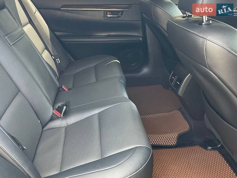 Седан Lexus ES 2014 в Киеве