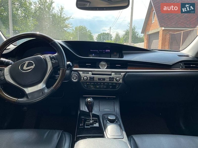 Седан Lexus ES 2014 в Киеве