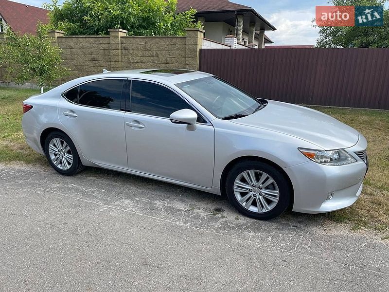 Седан Lexus ES 2014 в Киеве