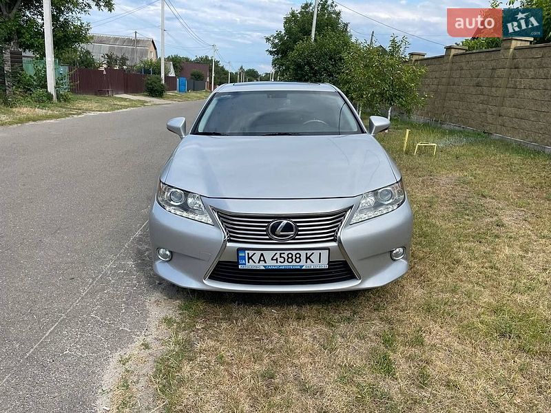 Седан Lexus ES 2014 в Киеве