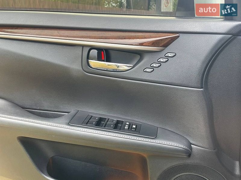 Седан Lexus ES 2014 в Киеве
