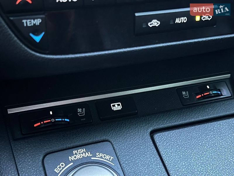 Седан Lexus ES 2014 в Кропивницькому