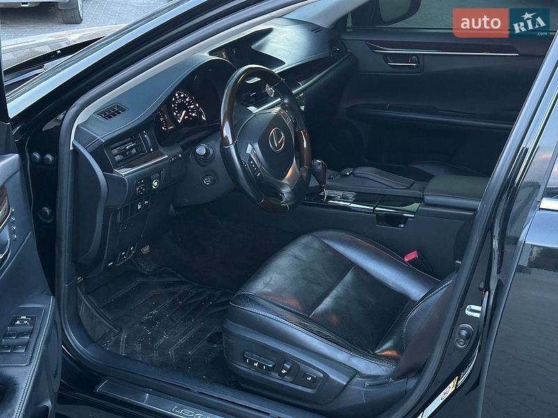 Седан Lexus ES 2014 в Кропивницькому