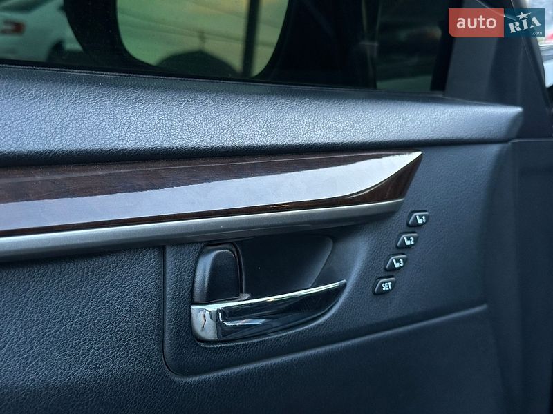 Седан Lexus ES 2014 в Кропивницькому