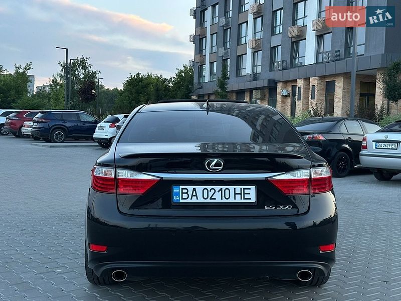 Седан Lexus ES 2014 в Кропивницькому