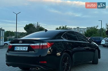 Седан Lexus ES 2014 в Кропивницькому