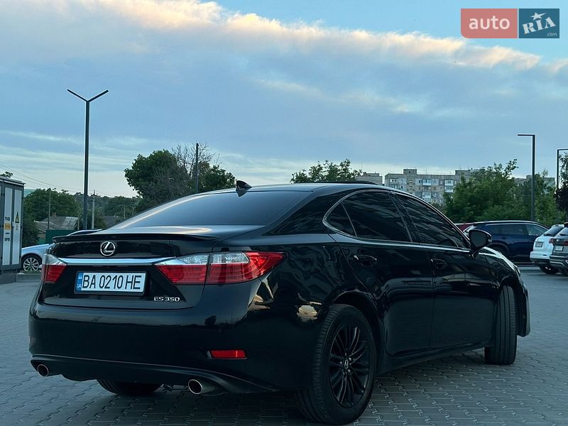 Седан Lexus ES 2014 в Кропивницькому