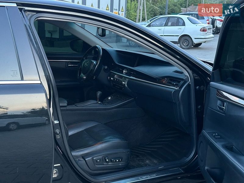 Седан Lexus ES 2014 в Кропивницькому