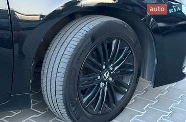 Седан Lexus ES 2014 в Кропивницькому