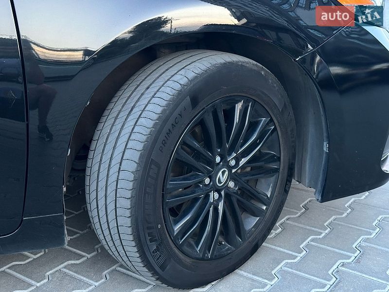 Седан Lexus ES 2014 в Кропивницькому