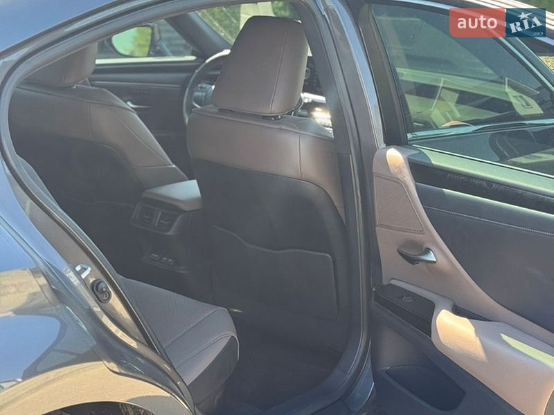 Седан Lexus ES 2022 в Киеве