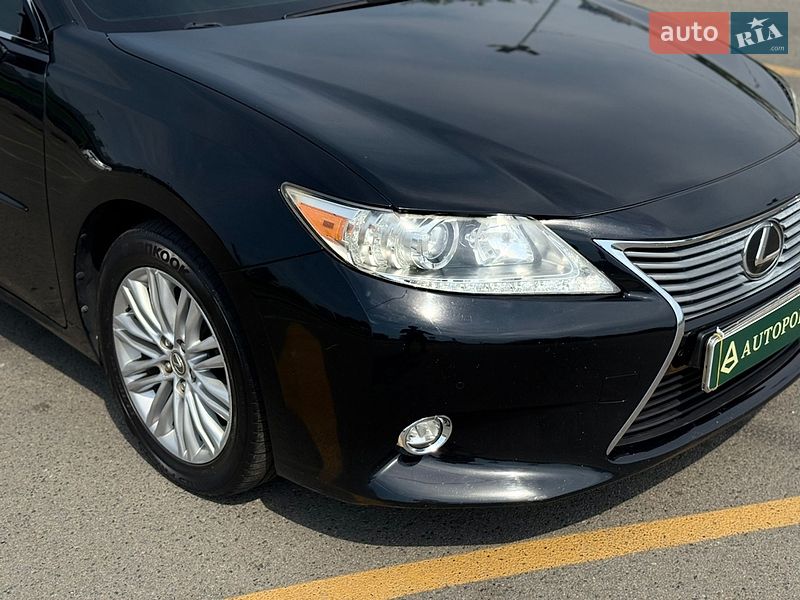 Седан Lexus ES 2014 в Киеве