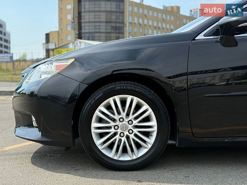 Седан Lexus ES 2014 в Киеве